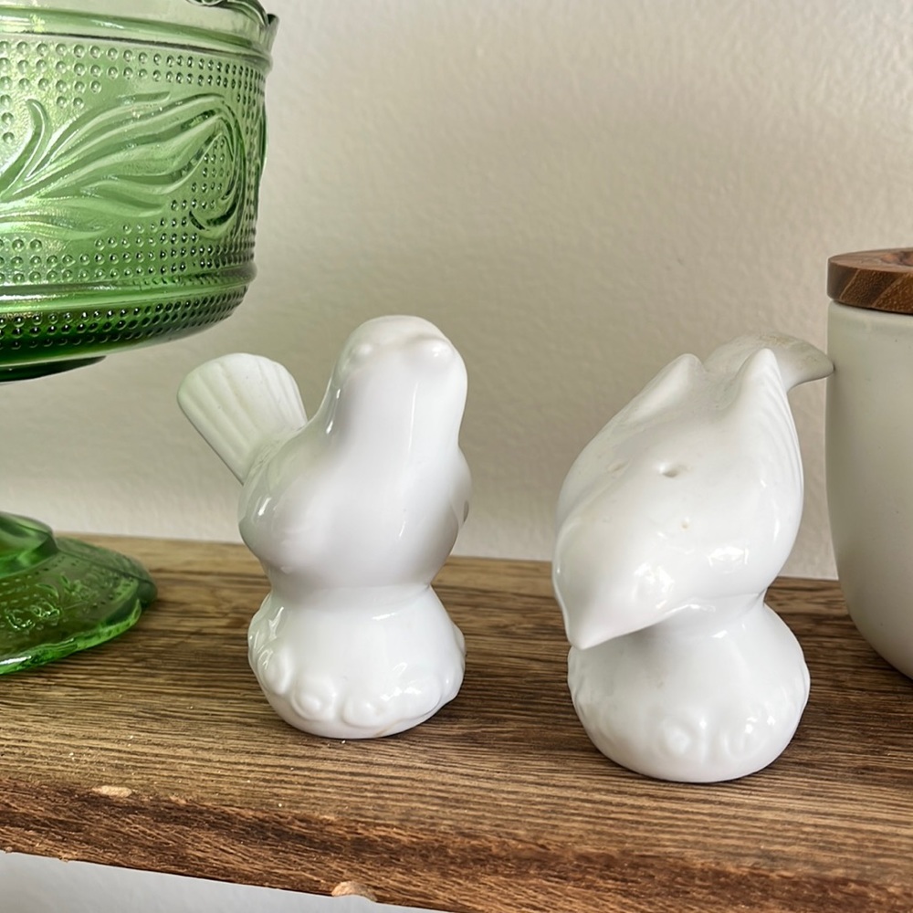 Bird salt and pepper shaker